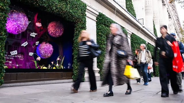 UK Consumer Confidence Falls as Households Brace for ‘Difficult’ Budget