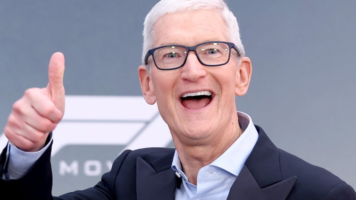 Apple Warns Retail Staff of Customer Deluge as It Prepares Cheaper IPhone 17e and Rock-Bottom MacBook