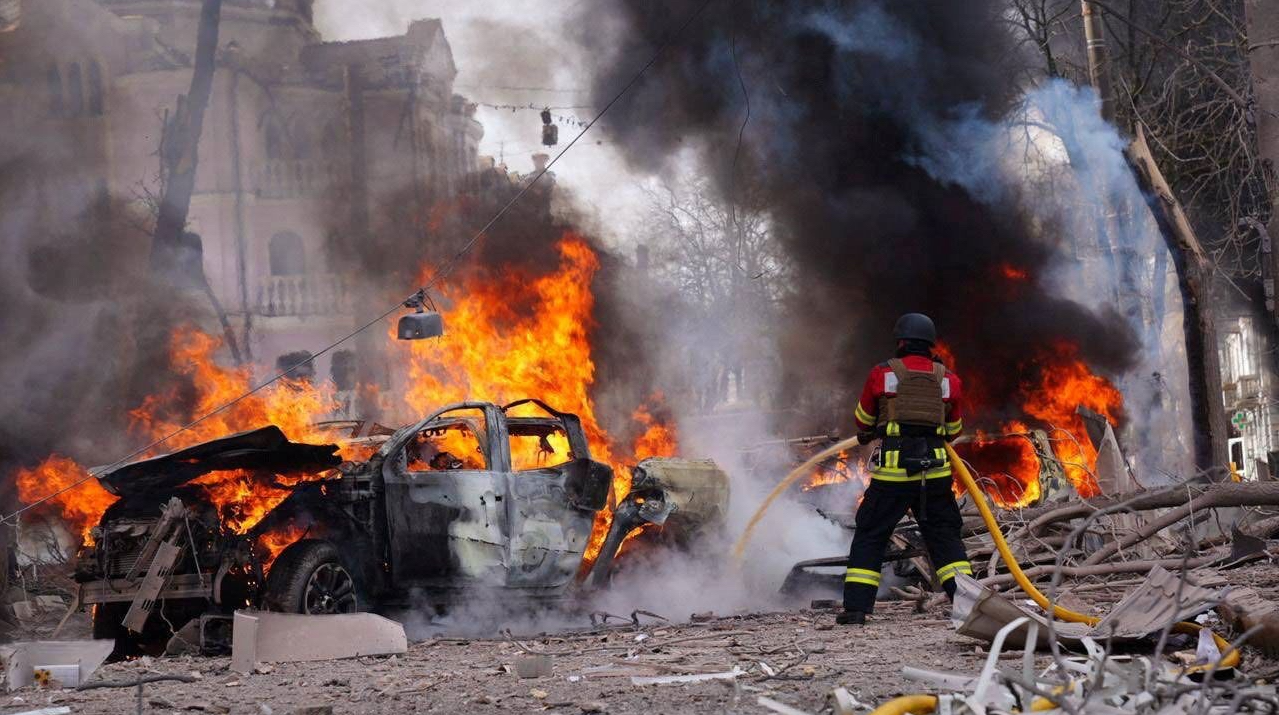 Six Killed in Overnight Russian Strikes on Kyiv and Sumy as U.S. Push for Peace Intensifies