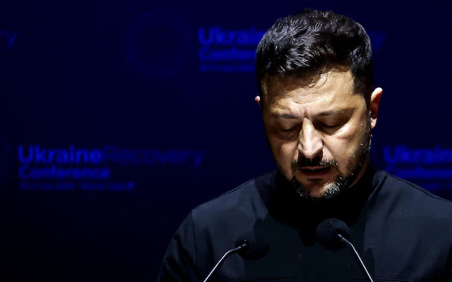 Zelenskyy Faces Pressure to Restore Public Trust After Corruption Scandal in Ukraine