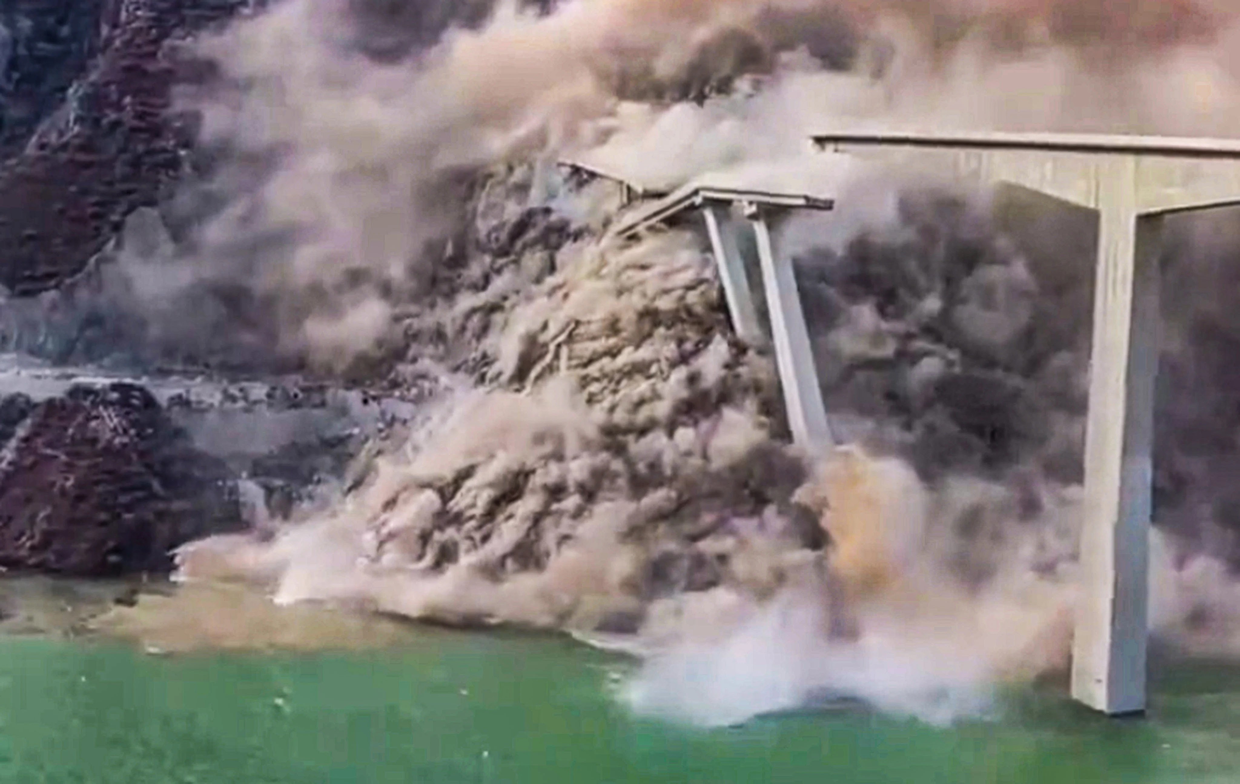 Newly Opened Bridge Partially Collapses in China, Authorities Report No Casualties