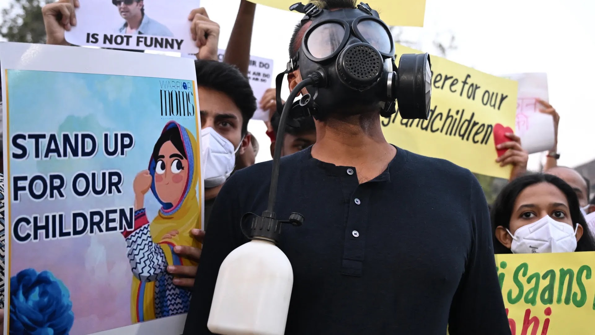 Delhi Residents Take to the Streets as Pollution Crisis Triggers Rare Public Protest