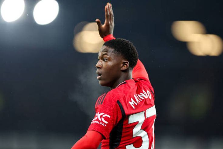 Berbatov: Kobbie Mainoo Faces ‘Cruel Situation’ Under Amorim and Must Weigh His Future at Manchester United