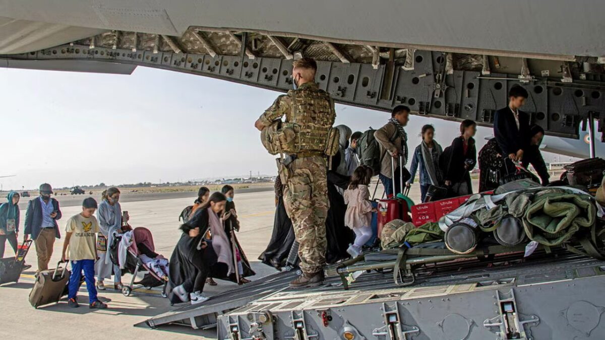 Commons Inquiry Says MoD Failure Put 18,500 Afghan Applicants At Risk