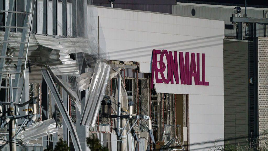 Two Workers Sent Back Into Japan Mall for Cash Killed in Earthquake Explosion