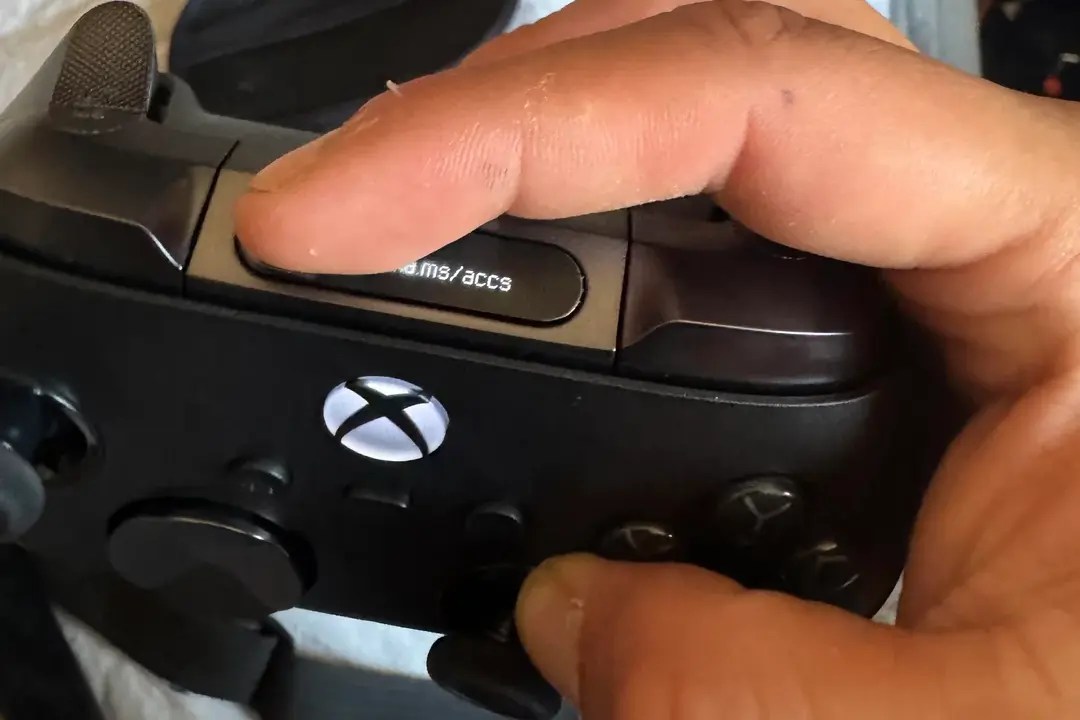 Xbox Elite 3 Prototype Leaks With Built-In Screen