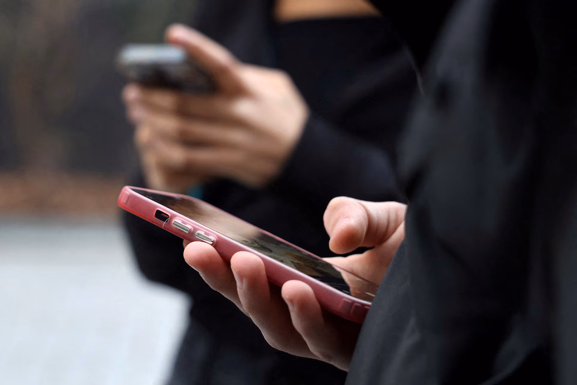 French Court Blocks Under-15 Social Media Ban Over Age Verification Concerns