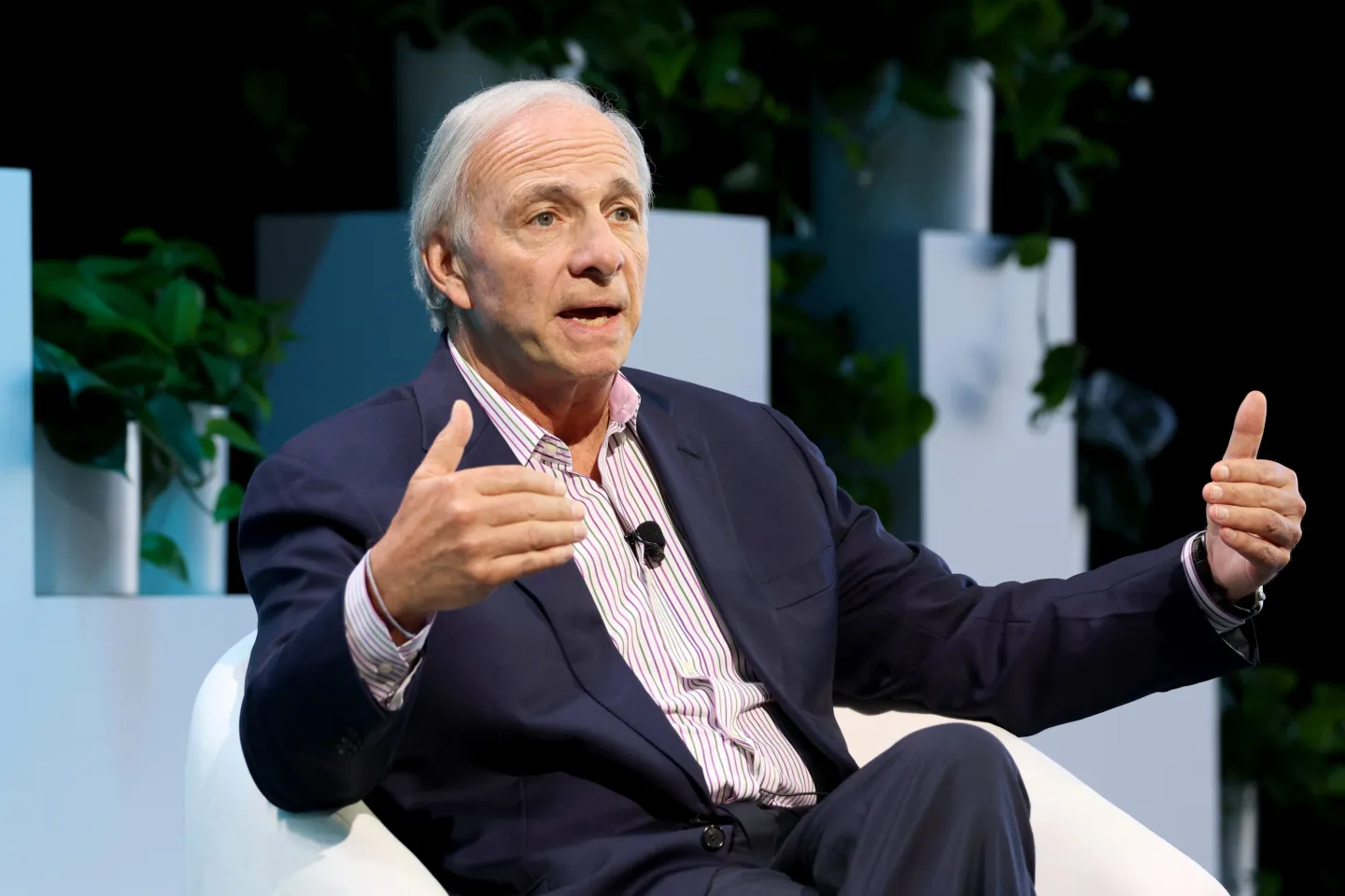 Ray Dalio Says Bessent Debt Buybacks Signal Growing US Debt Crisis, Advises Gold and Bitcoin