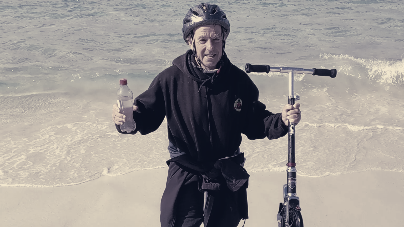 Bob Brown Completes 2,800‑Mile Non‑Electric Scooter Crossing From Perth to Sydney, Seeks Guinness Records