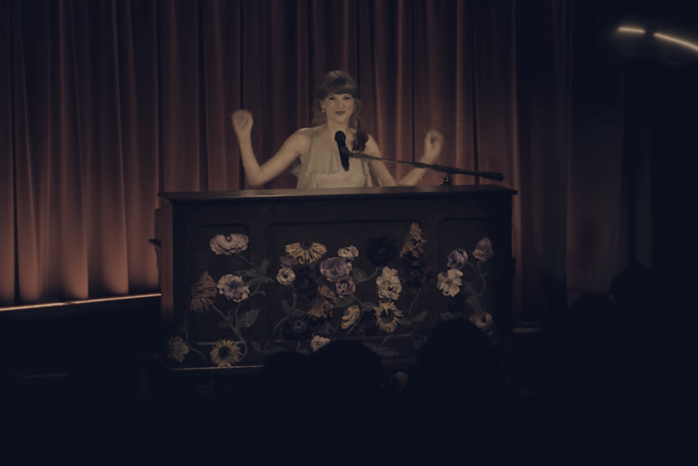 Fans Gain Eras Tour-Style Surprise as Taylor Swift Blends ‘All Too Well,’ ‘I Knew It, I Knew You’ and ‘August’