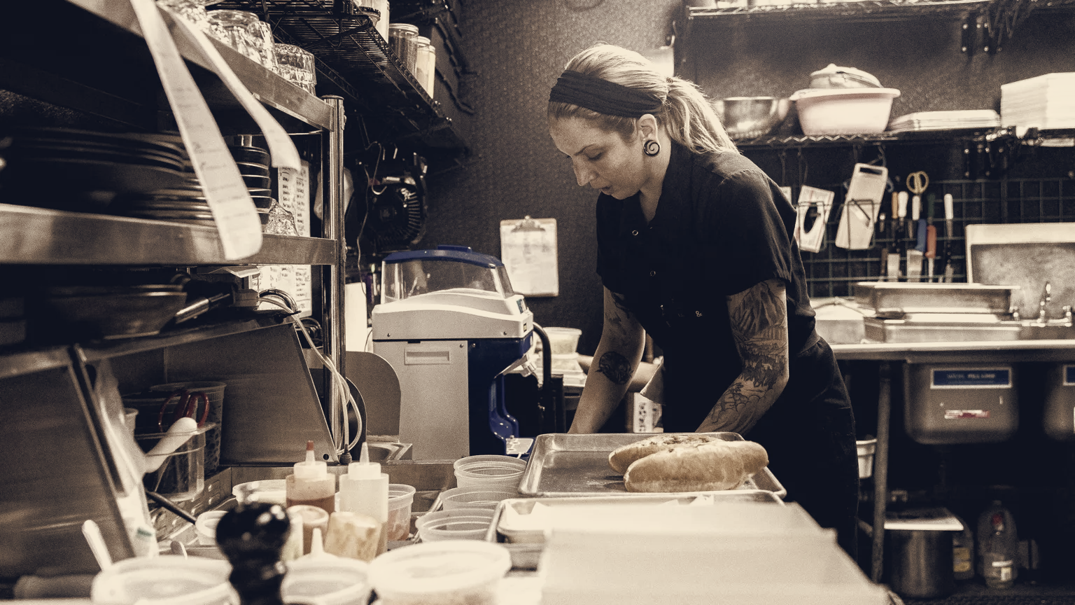 Some US Restaurants Drop Tipping, Shift Pay Onto Higher Menu Prices