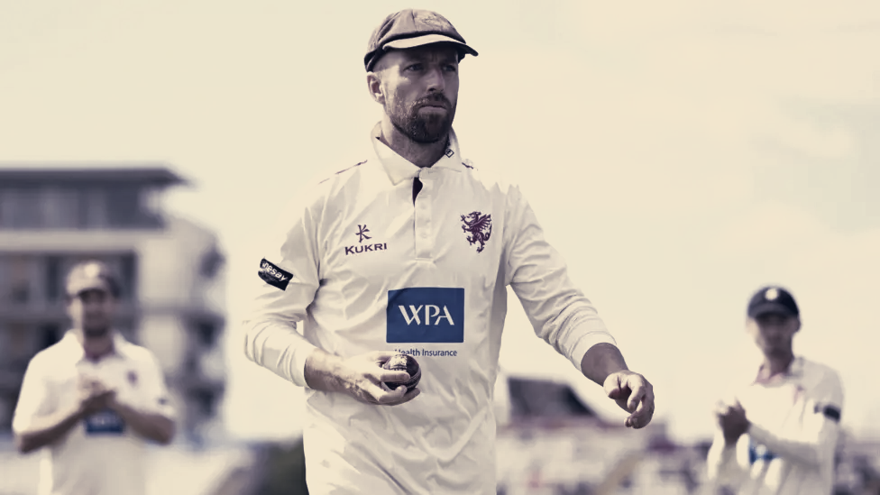 Leach Five-For Puts Somerset Within Two Points of Nottinghamshire