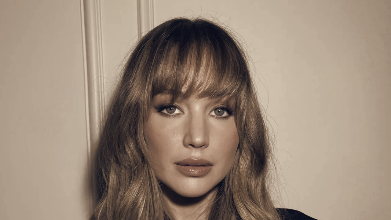 Jennifer Lawrence Debuts Butterfly Bangs, Sets Fall Hairstyle Cue