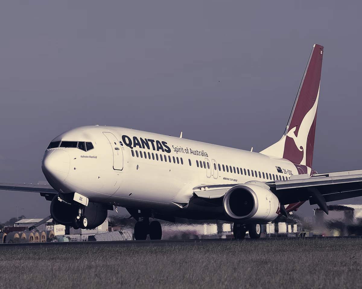 Qantas Flight QF122 Diverts to Christchurch After Engine Flames