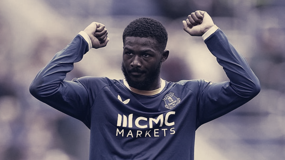 Ainsley Maitland-Niles Scores Debut Stunner to Rescue Everton 2-2 Against Manchester United