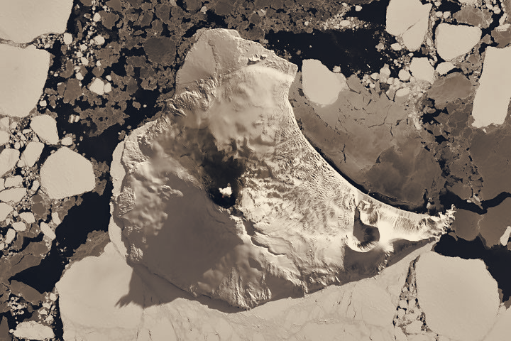 Satellite Image Confirms Persistent Lava Lake at Mount Michael