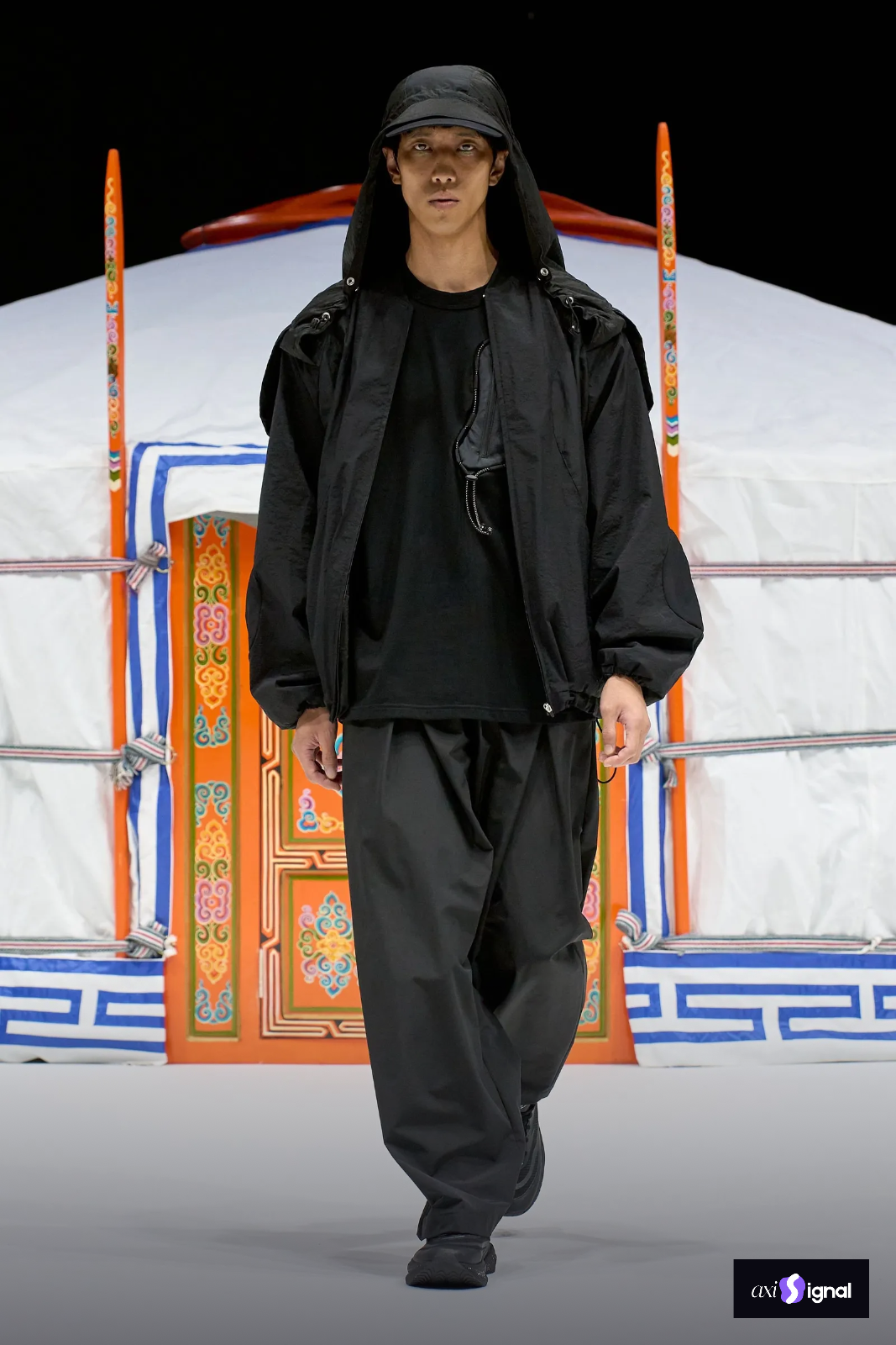 00014-yoshiokubo-spring-2027-ready-to-wear-tokyo-credit-gorunway.jpg