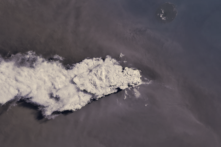 Anak Krakatau Eruption Grounds Nearly 3,000 Flights, Worsens Jakarta Air