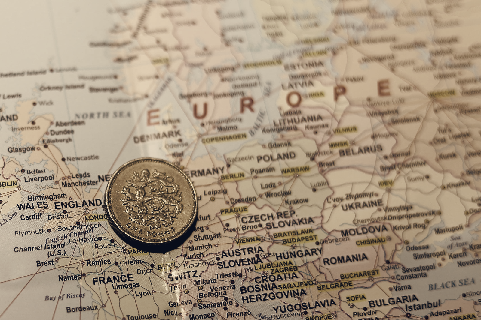 Pound Risks Further Weakness as BOE Turns Dovish Ahead of Burnham’s Budget
