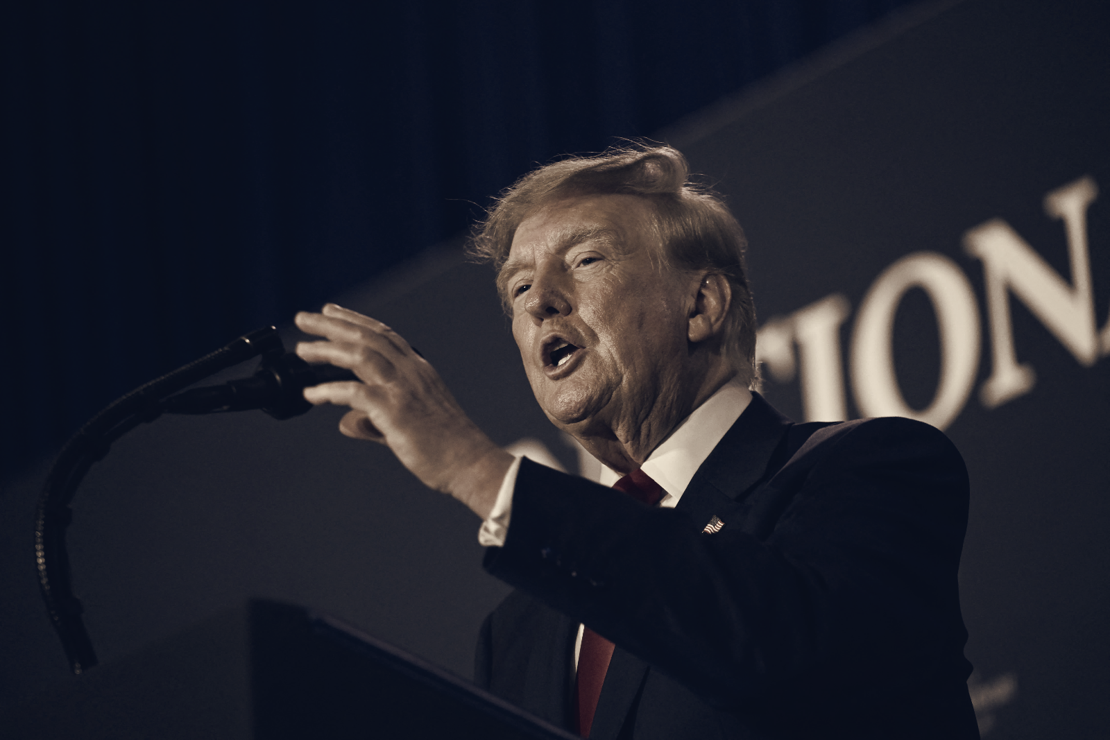 Trump Says He Would Attack Iran Despite Midterm Cost, U.S. Tightens Economic Pressure