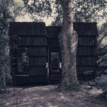 Bather's Cabin Places Bathing on Rooftop, Alters Woodland Arrival