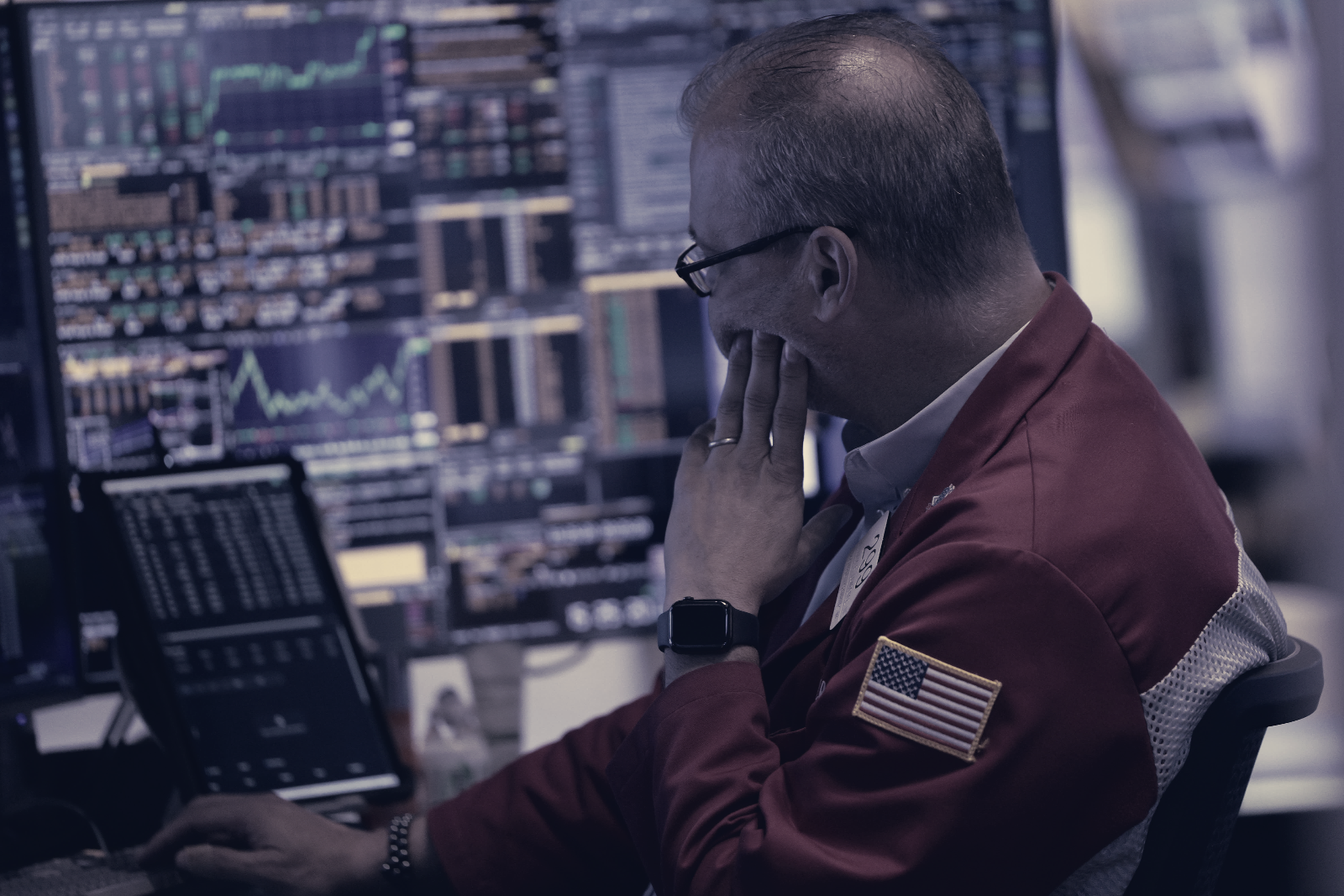 Surging Oil and Yields Push Stocks Lower, Meta and Apple Offer AI Upside