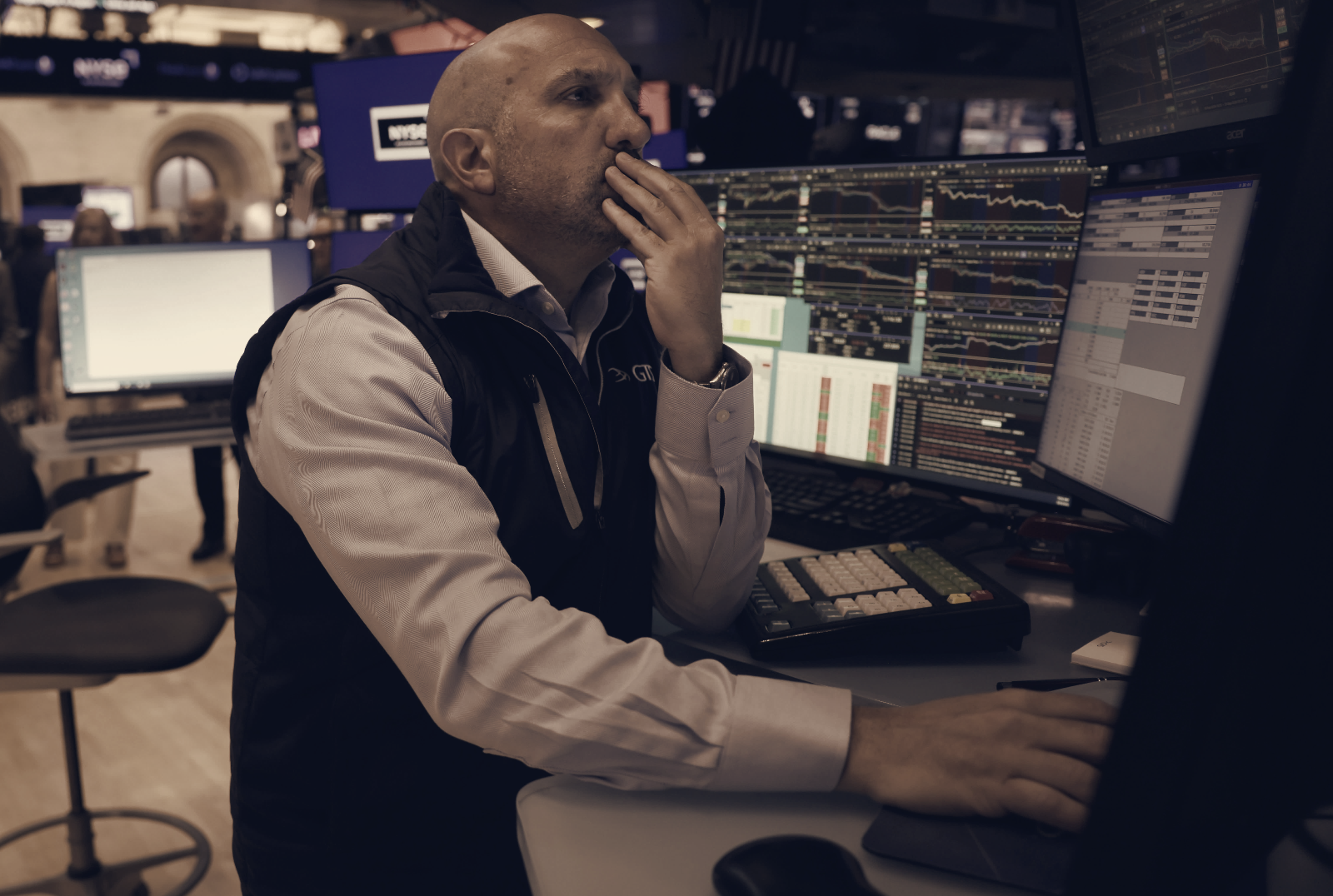 Borrowing Costs Rise as 10-Year Treasury Nears 5%