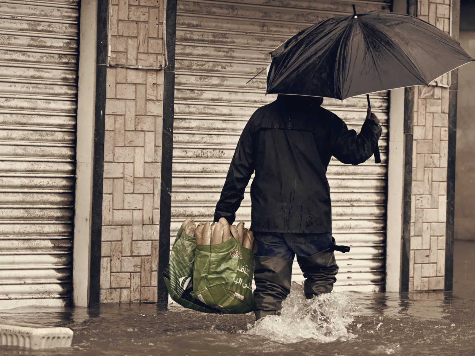 Heavy Rain Traps Motorists and Cuts Power Across Greater Tunis