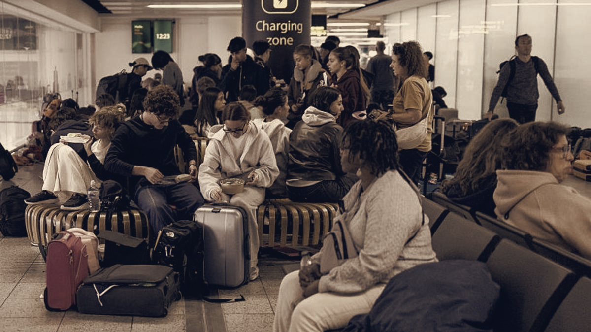 Nats Software Fault Grounds More Than 2,000 UK Flights, Strands Travellers
