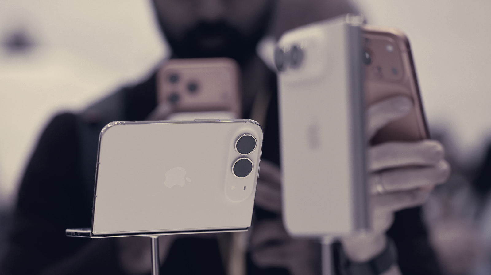 Apple Lets One Phone Number Work on Two iPhones, Carrier Support Is Limited