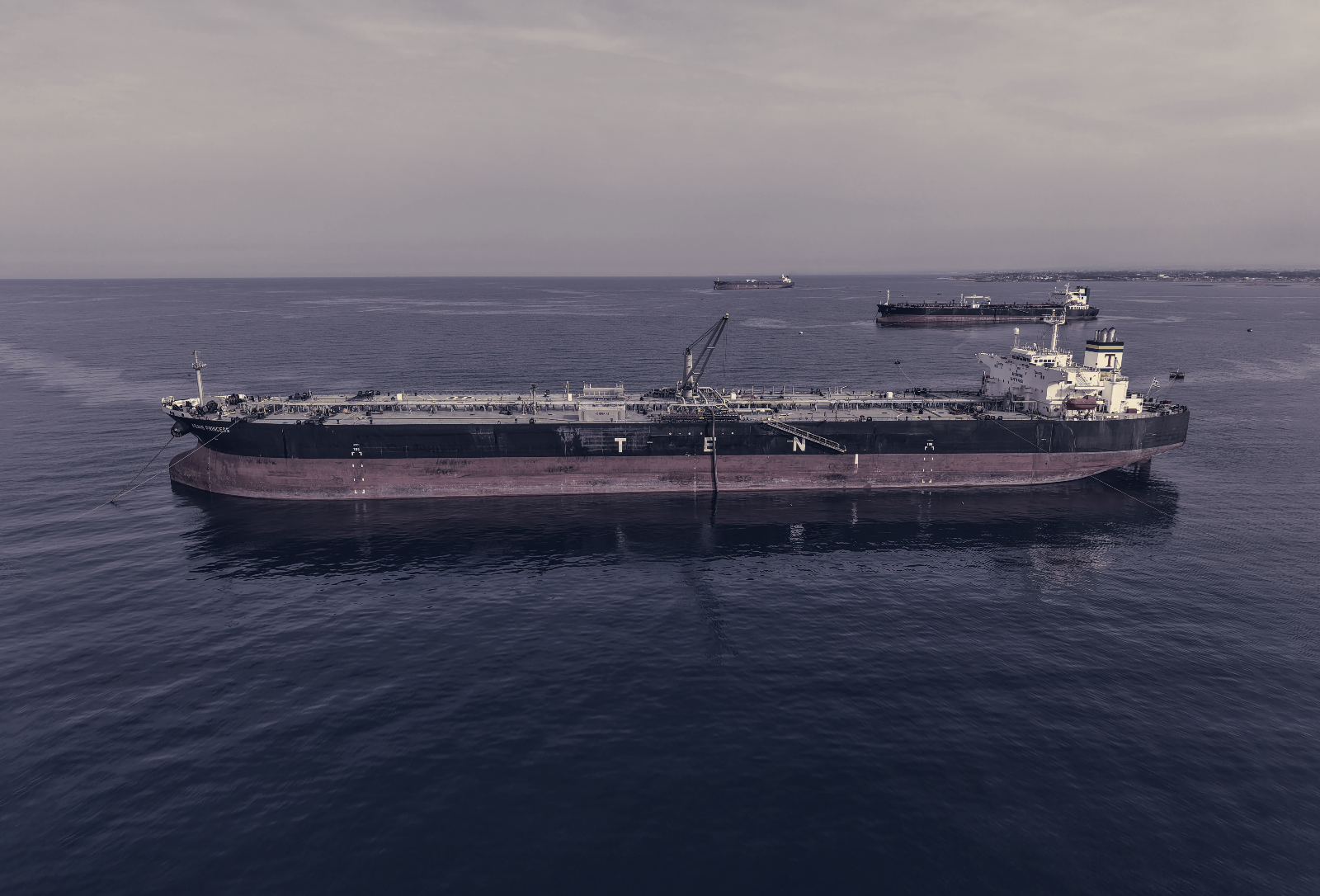 Steady Middle East Flows Limit Oil Price Gains