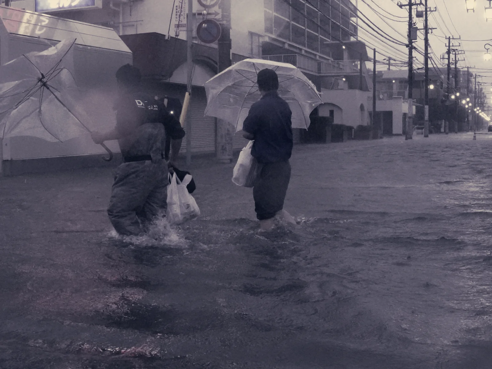 Typhoon Dujuan Kills Two, Forces Evacuations for More Than 1.6 Million Near Tokyo