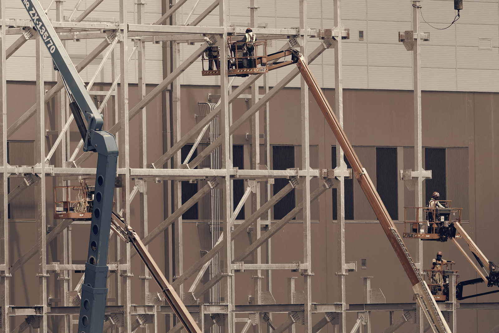 State Bans and Permits Delay Data Centers, Put Trade Jobs at Risk