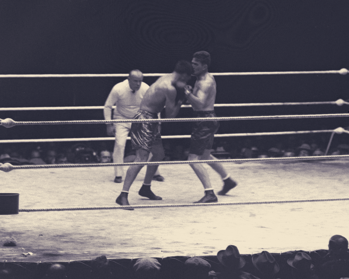 Dempsey Faces Tunney Before 120,000, Cementing Boxing’s Modern Spectacle