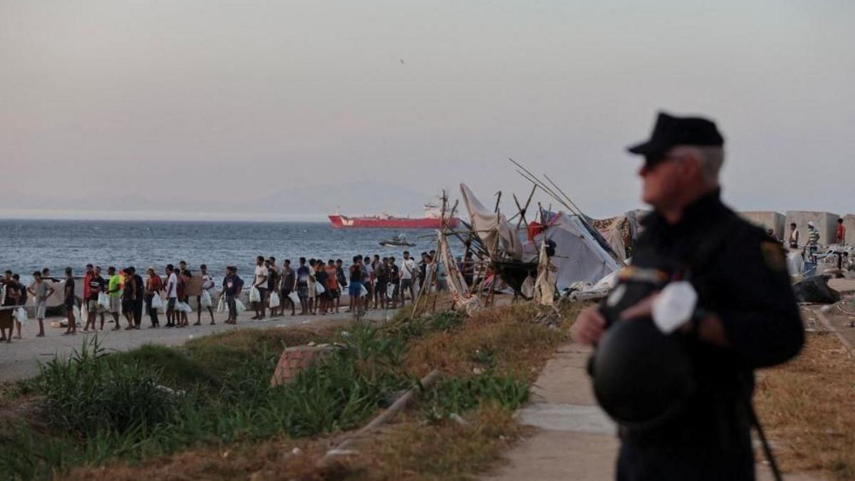 Government Faces Criticism After Intelligence Warned Of Ceuta Crossing