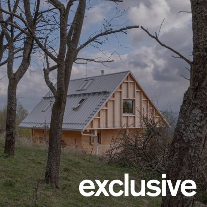 Oatelier Completes Husárik Hut, Brings Shepherd Hut Forms Into Contemporary Timber Home