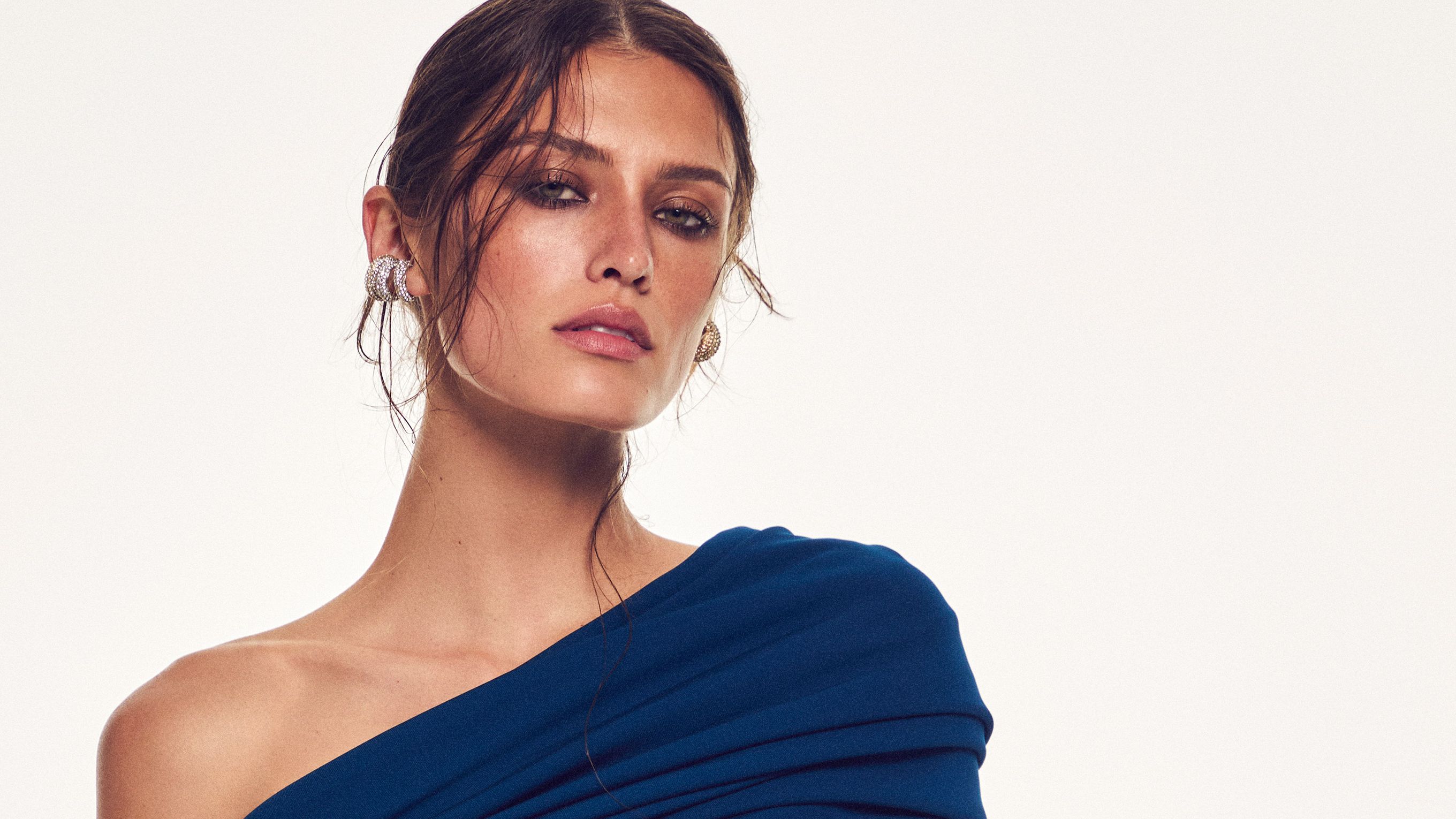Monique Lhuillier Simplifies Gala Dressing With Draped Silhouettes and Removable Capes