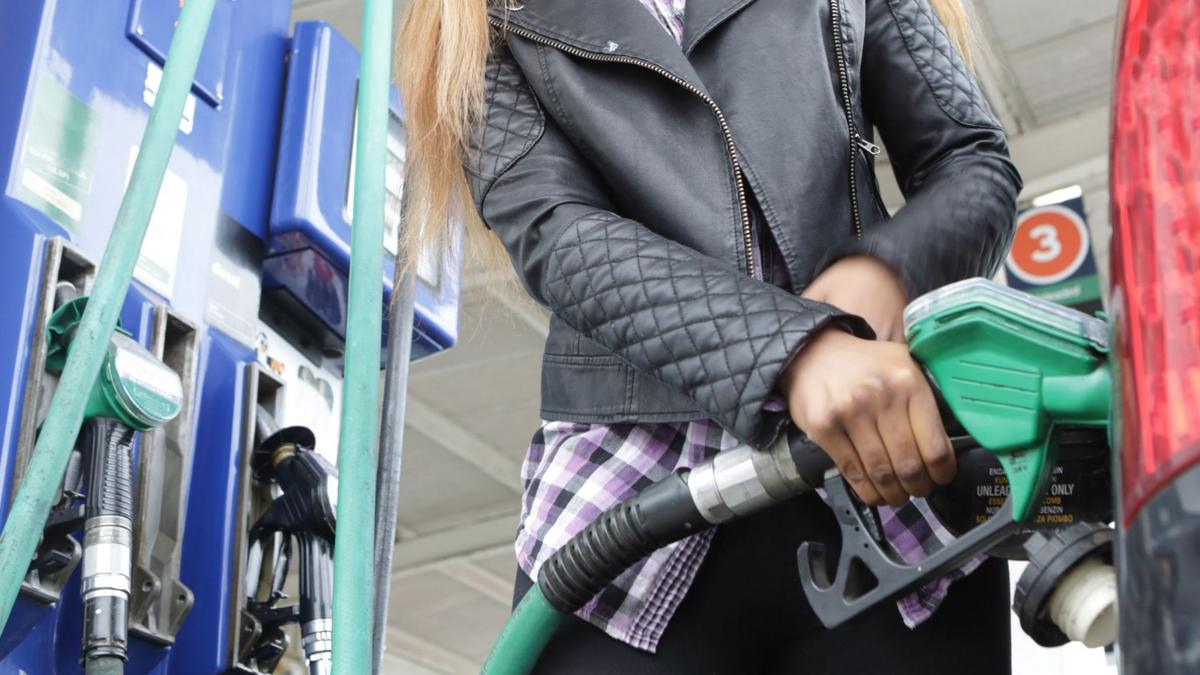 Oil Rises to $105, Driving Bond Yields to Multi-Decade Highs