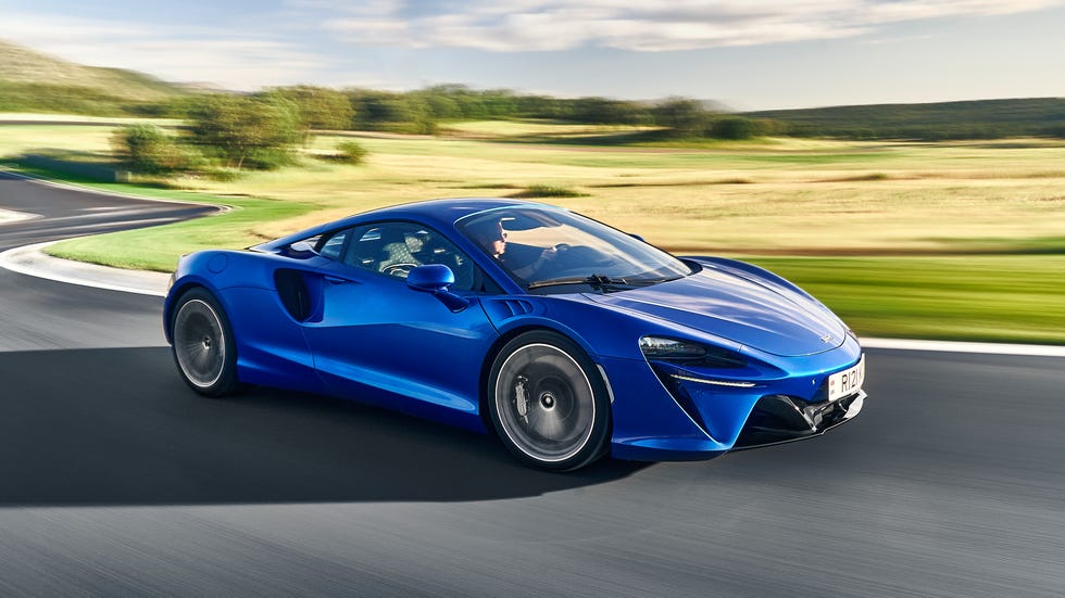 2023 mclaren artura